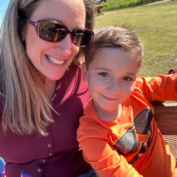 Meet your Posher, Kristin - Picture 2 of 2